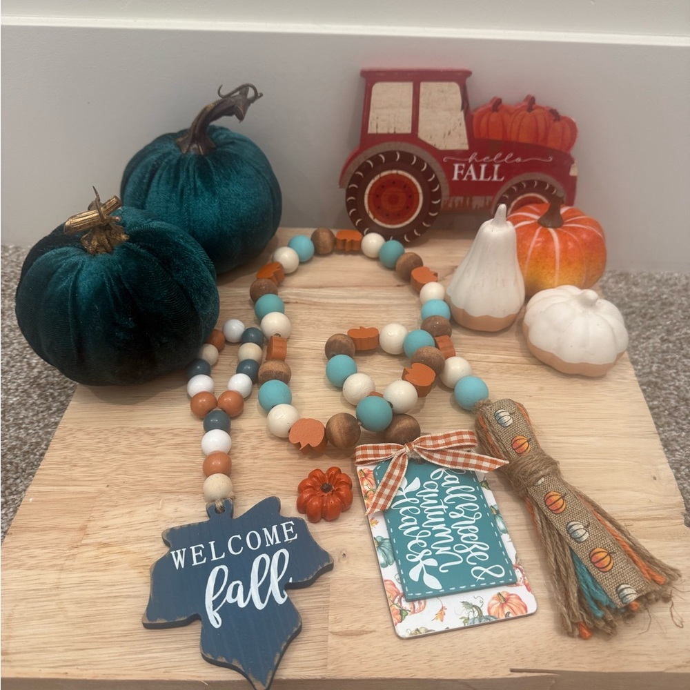 Fall Welcome Beaded Garland with Pumpkins
